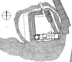 Soukres půdorysu palce z roku 1590 a zaměřen hradu z doby stavby zmku ve druh polovině 17. stolet (obrys zmku zakreslen přeruovanou lini) - Zusammenzeichnung des Palasgrundrisses aus dem Jahre 1590. mit der Vermessung der Burganlage aus der Zeit des Schlossbaus in der zweiten Hlfte des 17. Jahrhunderts (Umriss des Schlosses mit gebrochener Linie gezeichnet). 