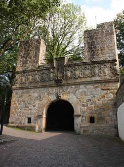 Tecklenburg, Burg, Tor von W. Foto: Eismann 2011