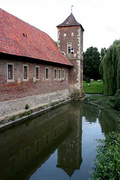  Havixbeck-Hlshoff, Vorburg von W. Foto: Eismann 2010
