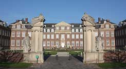  Nordkirchen, Schloss, Westflgel von SO. Foto: Eismann 2010