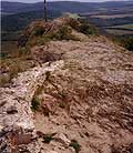 Szandavr. Der NO-Teil der Burgruine von Westen, 2005 (Foto: Istvn Feld)