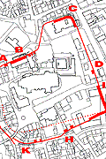  Plan der Domburg mit dem alternativen Verlauf im Sden (gestrichelt) und den ergrabenen Abschnitten (Buchstaben) (aus Gai,Mecke 2004, S. 102)