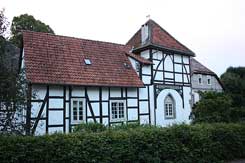  Brakel, Abbenburg, Das Torhaus von Westen. Foto: Eismann 2012