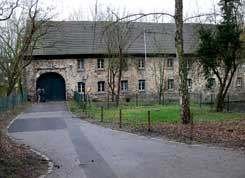 Wasserburg Graven in Langenfeld-Wiescheid von Nordwesten. Foto G. Krause Dezember 2011. 