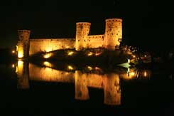 Castle and lake. Photo Kari Uotila 2009. 