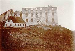 The ruin of the castle in 1864, photo: The national Museum of Denmark (1864)