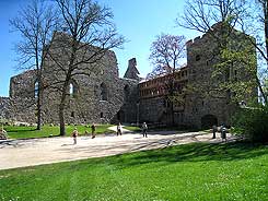 Ansicht in der inneren Vorburg und Fassade der Kernburg, Foto: Ieva Ose  (2012) 