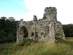 Ansicht der Ruine der Kernburg von SW, Foto: Una Cine (2012)