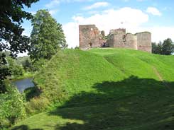 Westliche Fassade der Ordensburg, Foto: Ieva Ose (2011)