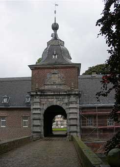 Torhaus der Vorburg. Foto: J. Friedhoff 2008.