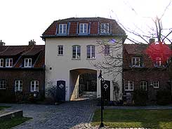 Vorburg mit Torhaus. Foto: G. Rustemeyer 2011.