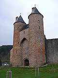 Doppelturmtor der Burg. Foto: J. Friedhoff 2012. 