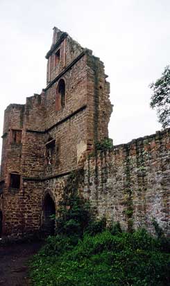 Renaissancegiebel des Hauptgebudes (erster Ansitz), Foto: Steinmetz 2014