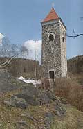 Nejdek. Čelo hradnho jdra s vě. Podle T. Durdka a V. Suickho. Nejdek. Front des Burgkerns mit dem Turm. Nach. T. Durdk und V. Suick.