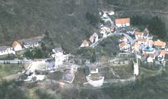 Burgruine Falkenstein/Donnersberg, Ansicht von Norden, 1999 (Aufnahme: Manfred Czerwinski, Institut fr pflzische Geschichte und Volkskunde) 