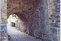 Burgruine Falkenstein/Donnersberg, lterer Zugang durch die Schildmauer, 2002 (Aufnahme Jens Stcker)