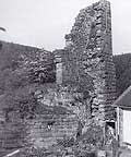 Burgruine Wilenstein, Flrsheimer Burgteil: Bergfried und Wohnbauwestwand, Innenansicht von Norden, vor 1962 (Aufnahme: Klaus Lange, InstA KL, Fotoslg. Burgen)