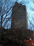 Freienstein: Feldseitige Ansicht des Bergfrieds. Foto: Patrick Schicht (2004)