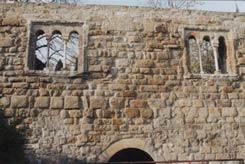 Klosterneuburg: Innenseite der Westmauer der 'Capella Speziosa' der 2. Stadtburg. Foto: Patrick Schicht (2005)