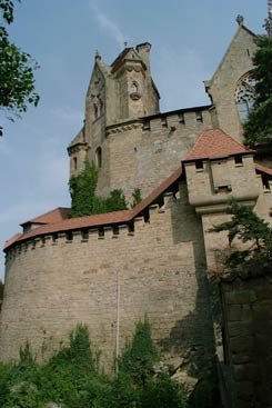 Kreuzenstein: Detailansicht von Westen. Foto: Karin Khtreiber (2001)