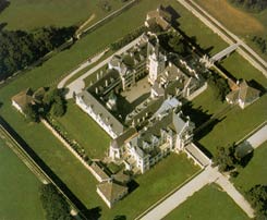 Grafenegg: Luftbildaufnahme des Schlosses. Foto: Luftbildarchiv des Instituts für Ur- und Frühgeschichte, Universität Wien (1999)