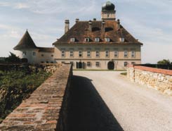 Schönbühel: Zugangsseite des Schlosses. Foto: Gerhard Reichhalter (1999)