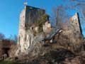 Haichenbach: Hofseitige Ansicht von Torbau, Kernburg und Bergfried. Foto: Patrick Schicht (2005)