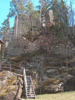 Oberwallsee: Ansicht der Hochburg von der Vorburg. Foto: Patrick Schicht (2005)