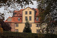 Schloss Riede von der Gartenseite  (Foto Eismann 2018)