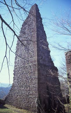 Rest des stlichen Bergfrieds, Foto: H. Wagner (2002)