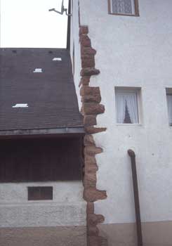 Ecke mit Buckelquadern, Foto: H. Wagner (2002)