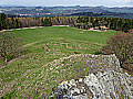 Blick vom Gipfel auf die Vorburg im Nordwesten; Foto: Thorsten Sonnemann (2019)