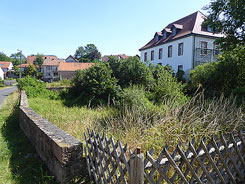 Ansicht von S�dwesten mit verlandeten Grabenresten; Foto: Thorsten Sonnemann (2019)