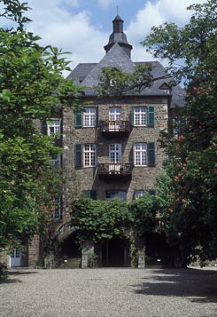 Herrenhaus, Hauptfassade, Foto: J. Friedhoff (2001)