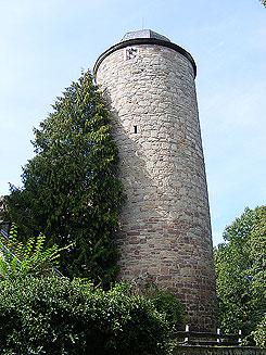 Runder Bergfried der Burg Neuenstein. Foto: J. Friedhoff 2016