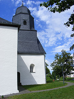 Kirche auf Areal der abgegangenen Burg Eisemroth. J. Friedhoff 2017