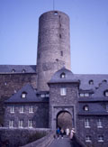 Torhaus und Bergfried, Foto: J. Friedhoff (1995)