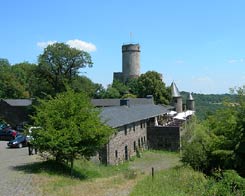 Vor- und Hauptburg. Foto: J. Friedhoff (2006)