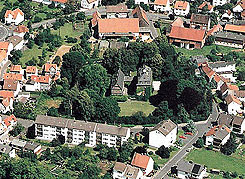 Fronhausen, Sptgotische Wasserburg, Foto: Reinhard Maurer, Rundflug 1991, S. 63