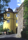 Bastion, im Hintergrund Torhaus mit Flankenturm, Foto: J. Friedhoff (1999)