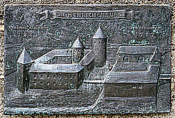Henrichenburg, Gedenktafel auf dem Burgplatz, Foto: Rasch 2019