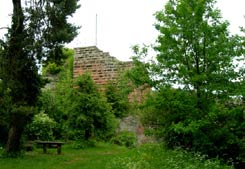 Bergfriedstumpf der Oberburg, Foto: J. Friedhff (2006)