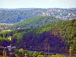 Kaisberg mit Frhr.- vom-Stein-Turm, Blick v. d. Hohensyburg 2022, Foto M. Rasch