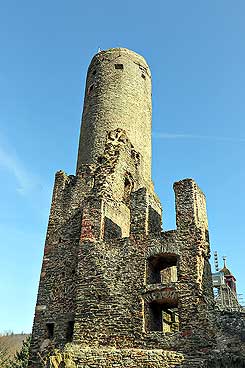 Der Bergfried von Westen (Foto Eismann 2024)