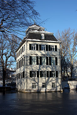 Das Holzhausenschlsschen von Sden (Foto Eismann 2014)