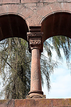 S�ule am Palas (Foto Eismann 2013)
