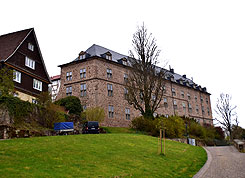 Zum Schloss ausgebaute Hauptburg, Feldseite (Foto J. Friedhoff 2021)