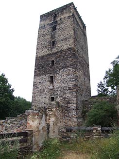 Der Bergfried von Sdosten. Foto: Olaf Wagener (2006)