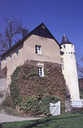 Wohngebude mit Bergfriedrest, Foto. J. Friedhoff (2004)