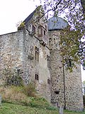 Sababurg, Eckturm mit Wohnbau, Foto: Friedhoff